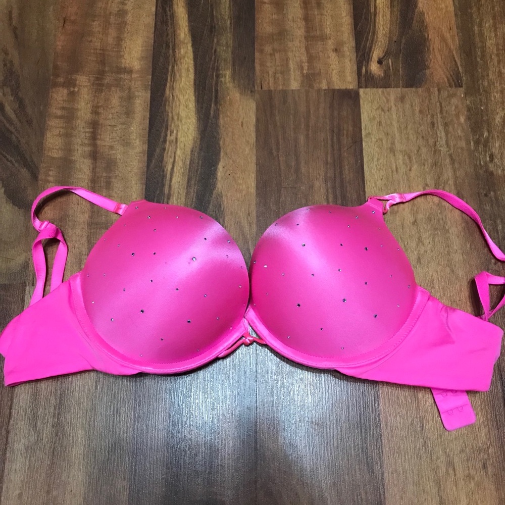 Victoria’s Secret Miraculous Plunge bra